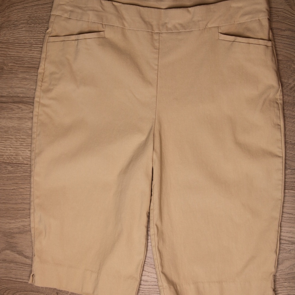 Chico's Tan Pull on short